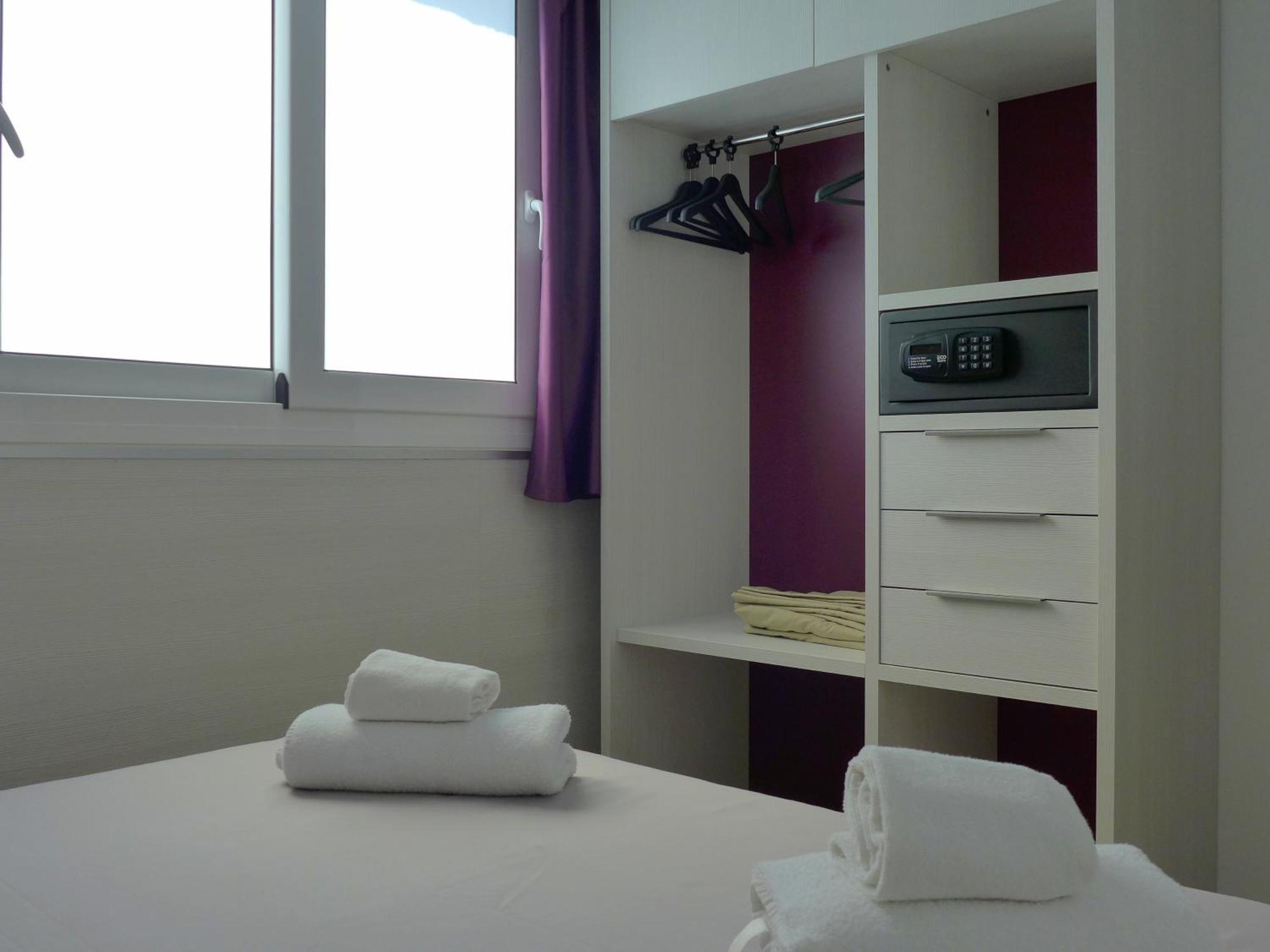 Rentalmar Navarra Family Suites Salou Chambre photo